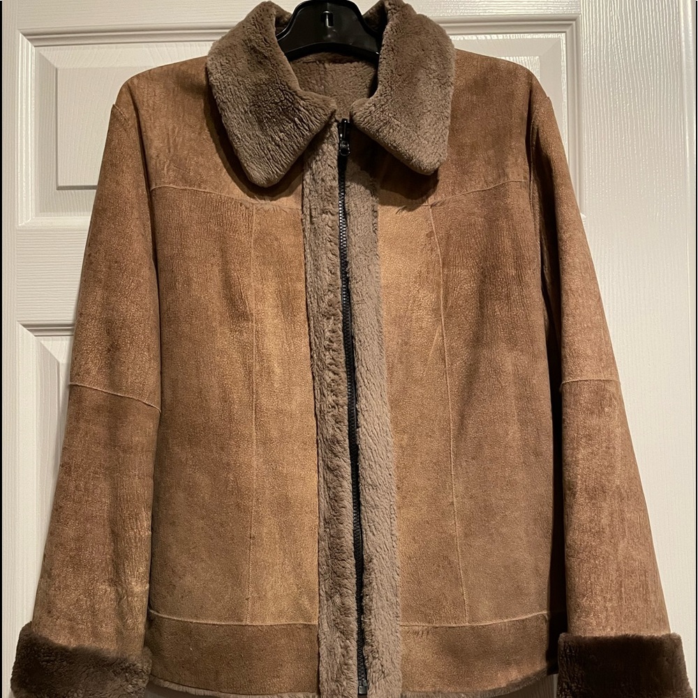 Cashew Reversible women’s shearling. Size S.